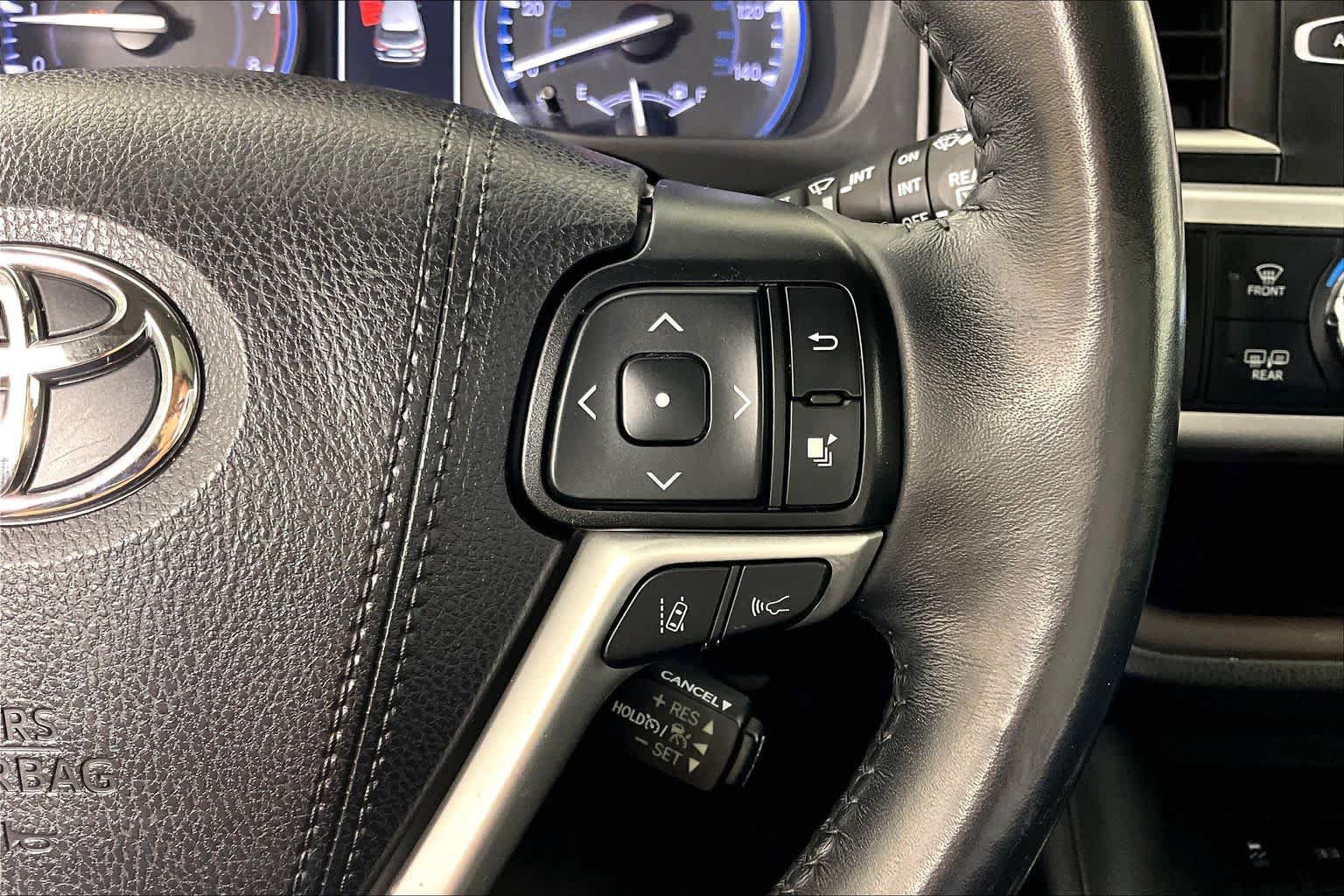 Used 2019 Toyota Highlander XLE AWD/4WD image 24