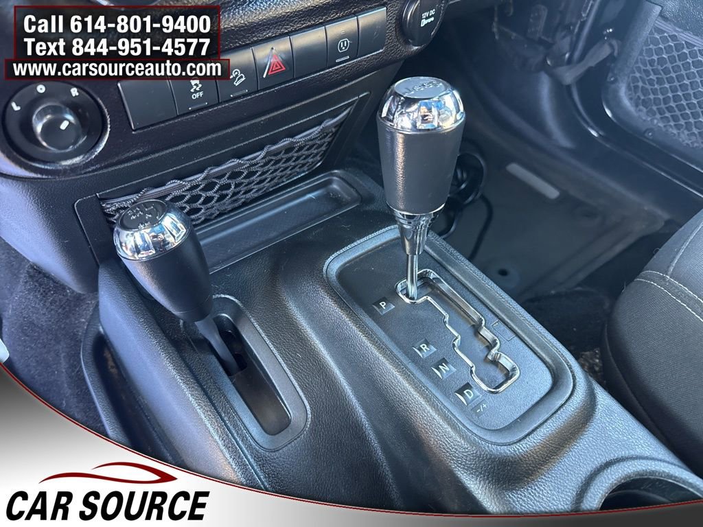 Used 2018 Jeep Wrangler Sahara w/ Connectivity Group image 16