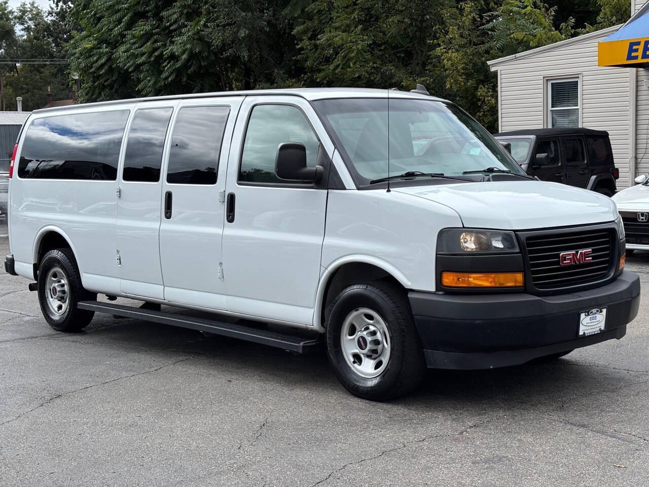 Used 2019 GMC Savana 3500 LS RWD image 2