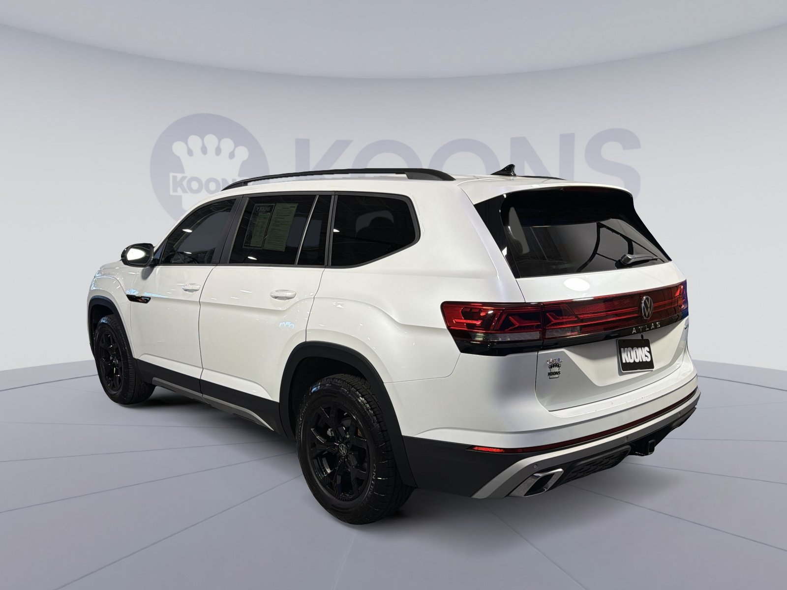 Used 2024 Volkswagen Atlas Peak Edition SEL AWD/4WD image 4