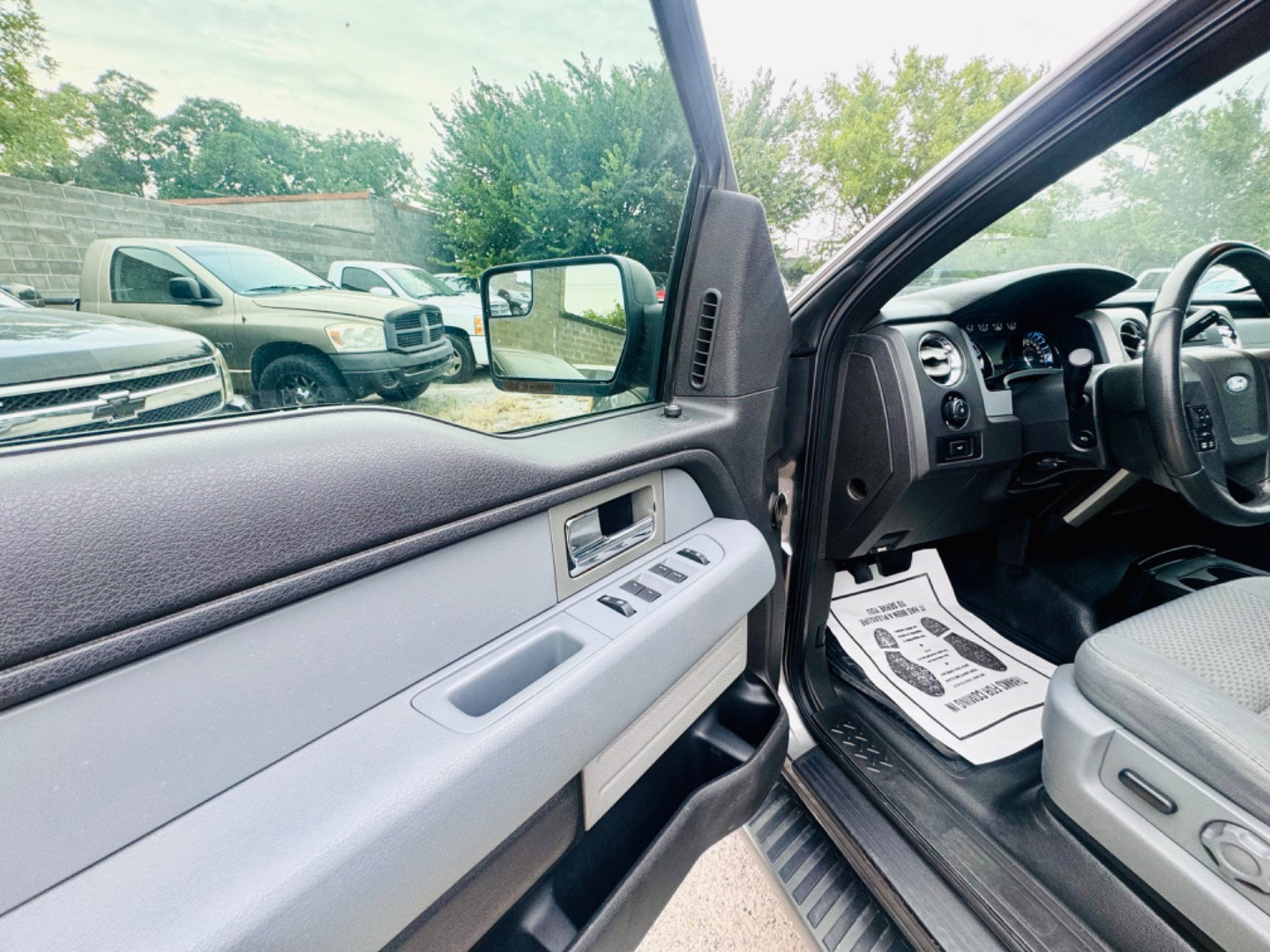 Used 2011 Ford F150 XLT w/ XLT Convenience Pkg image 24