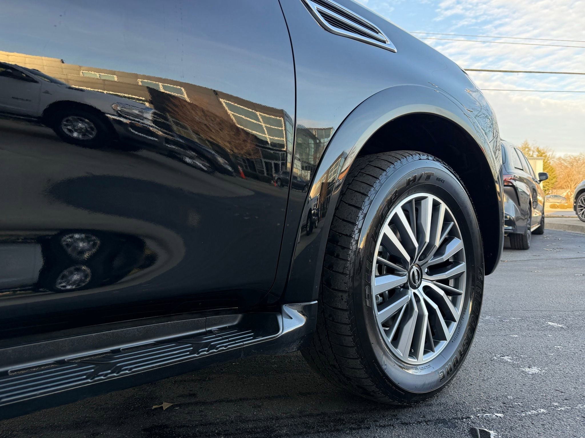 Used 2024 Nissan Armada SL w/ Captain's Chairs Package image 16