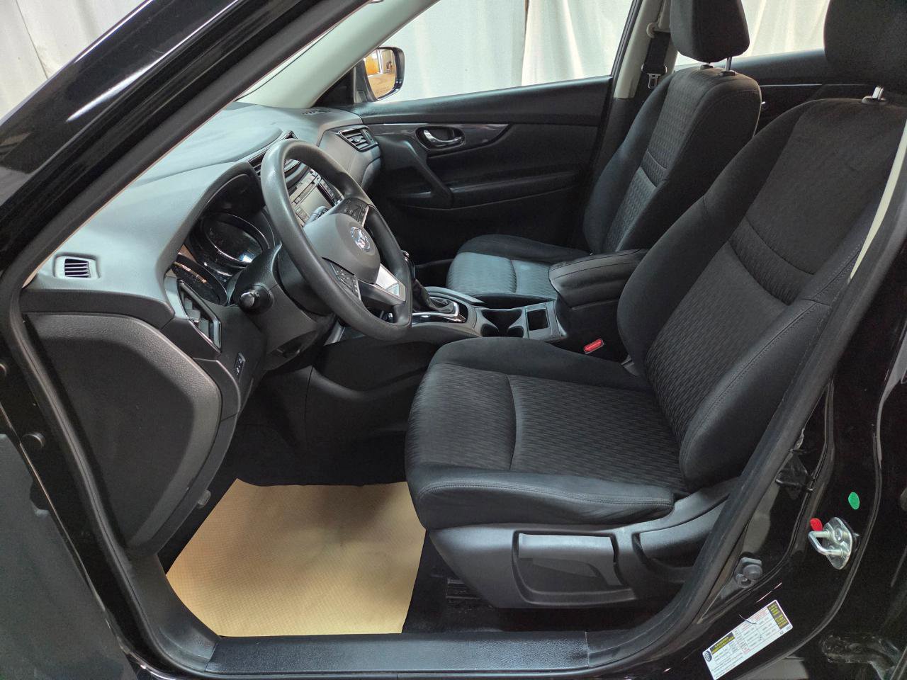 Used 2018 Nissan Rogue S image 14