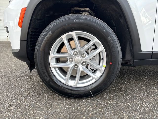 New 2026 Jeep Grand Cherokee L Laredo image 9