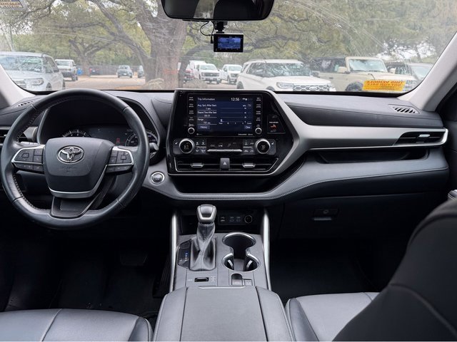 Used 2022 Toyota Highlander XLE image 17