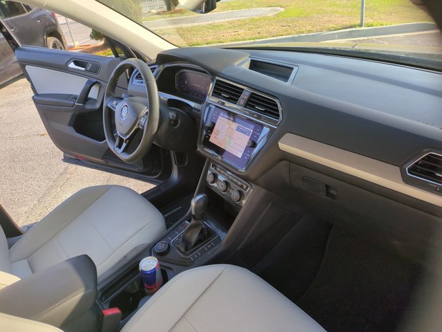 Used 2020 Volkswagen Tiguan SEL w/ Tiguan Three-Row MDO Package image 24