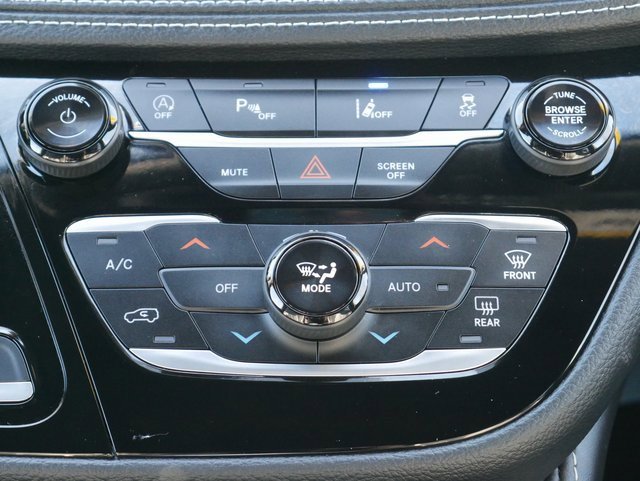 Used 2023 Chrysler Pacifica Limited w/ S Appearance Package image 25