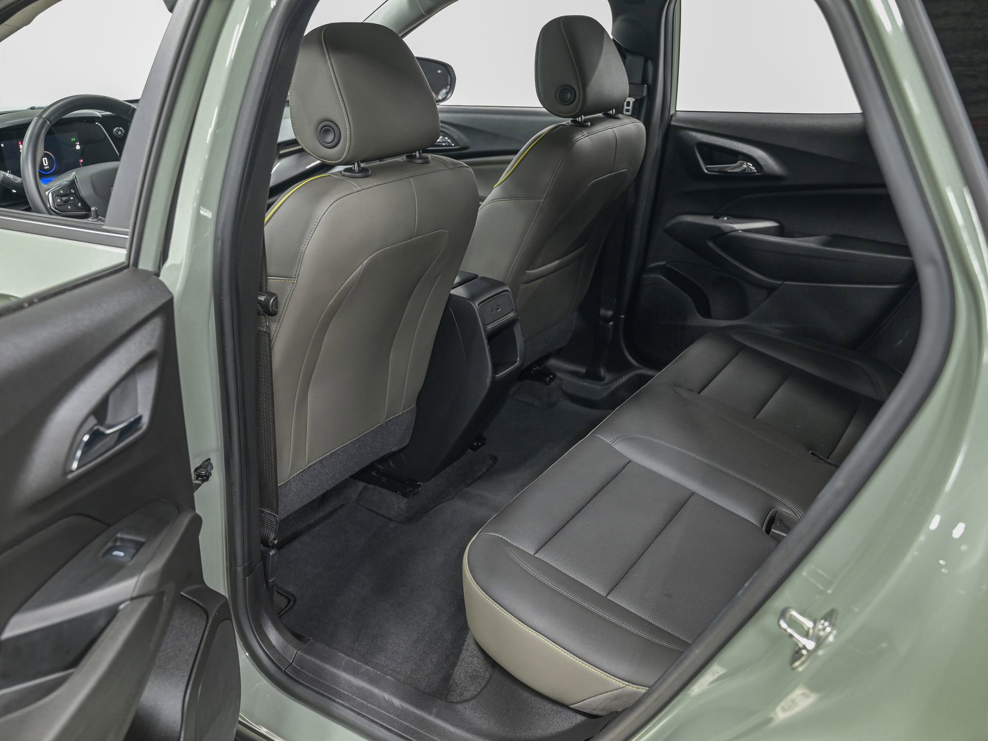 Used 2025 Chevrolet Trax ACTIV w/ Driver Confidence Package image 27