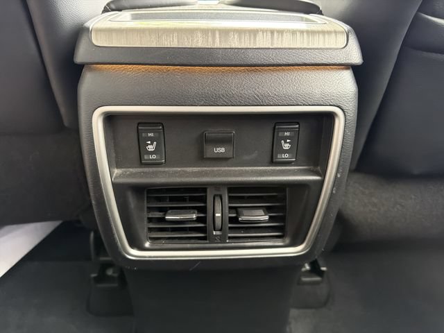 Used 2015 Nissan Murano Platinum w/ Platinum Technology Package FWD image 25