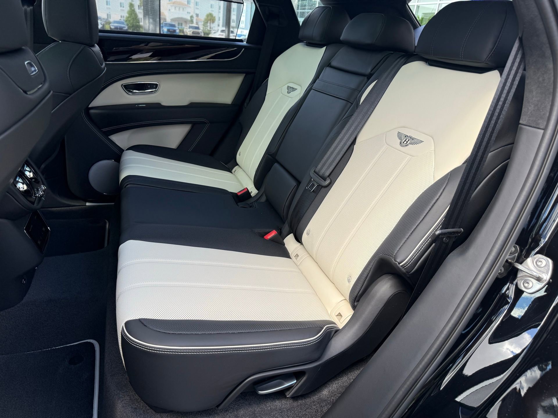 New 2025 Bentley Bentayga image 19