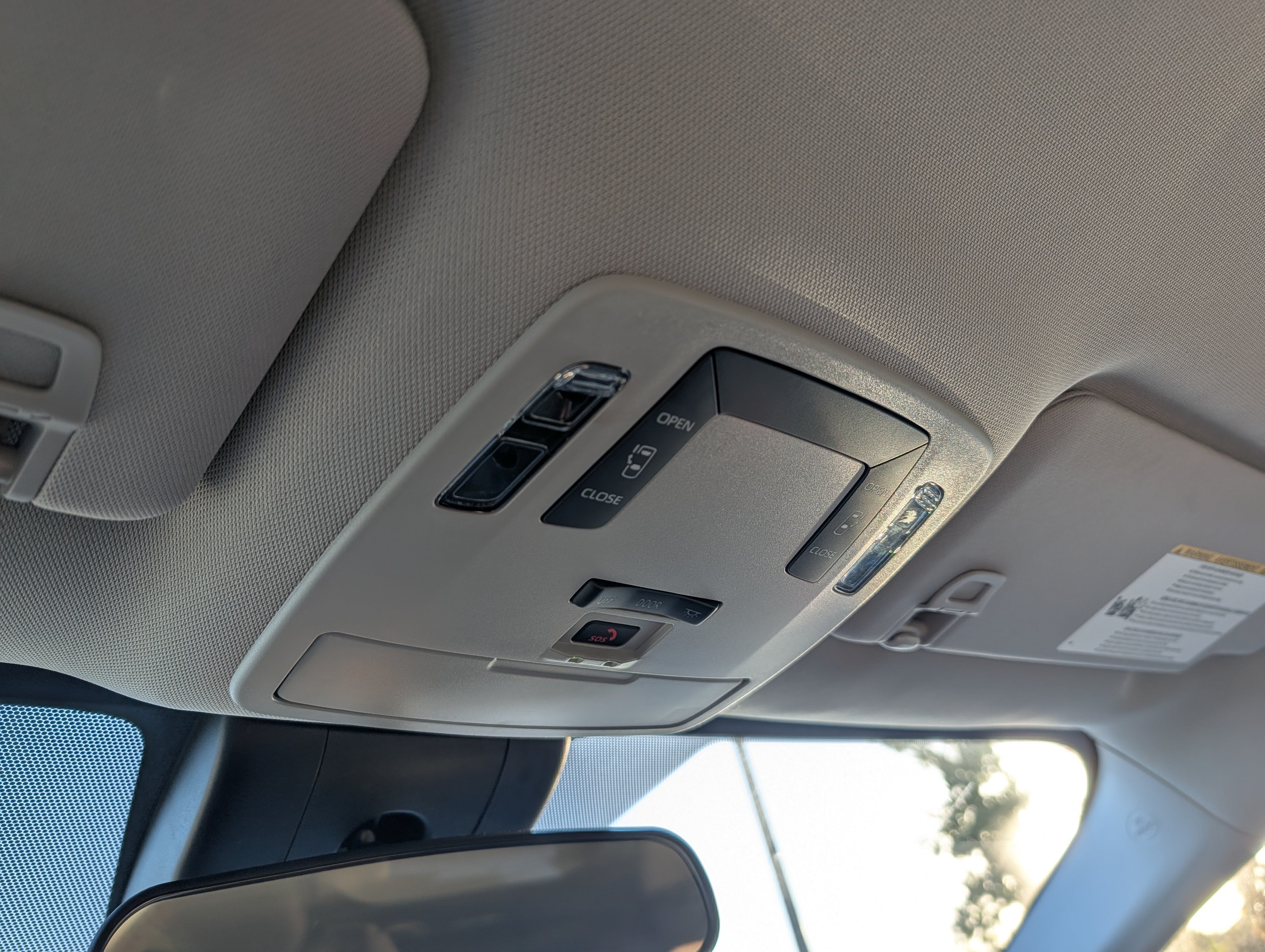Used 2025 Toyota Sienna LE FWD image 32