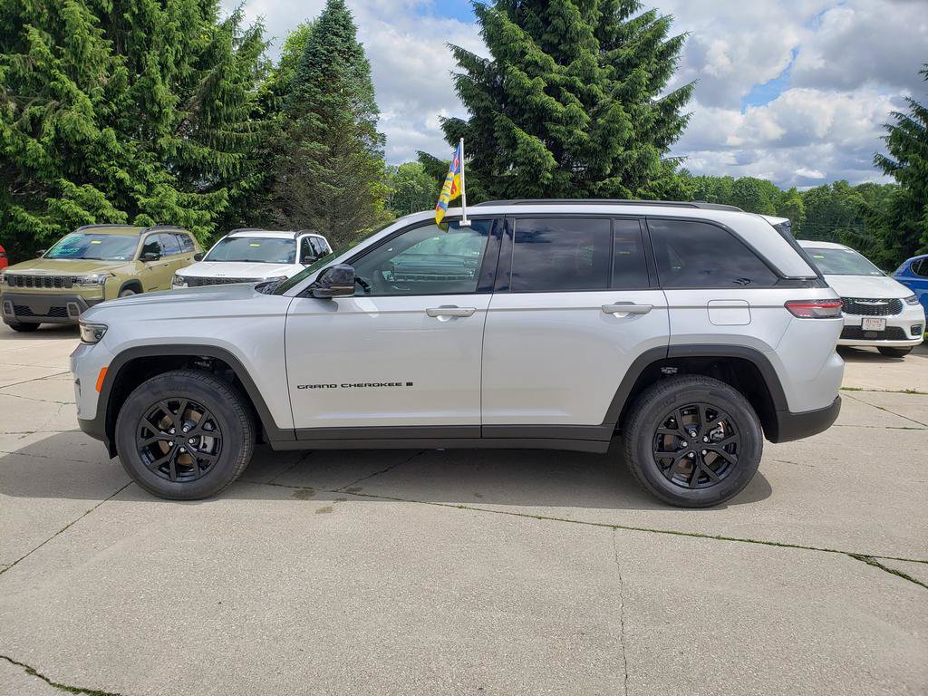 New 2025 Jeep Grand Cherokee 4WD image 6