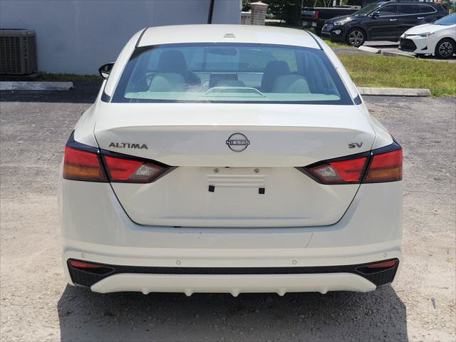 Used 2024 Nissan Altima 2.5 SV FWD image 5