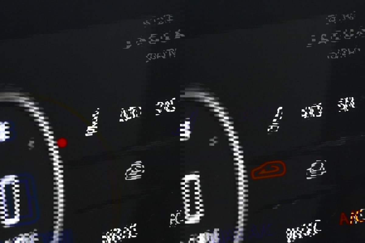 Used 2024 Jaguar XF R-Dynamic SE image 8