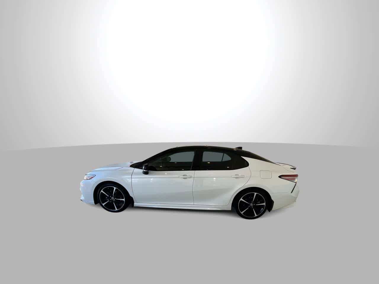 Used 2018 Toyota Camry XSE w/ Driver Assist Package FWD image 5