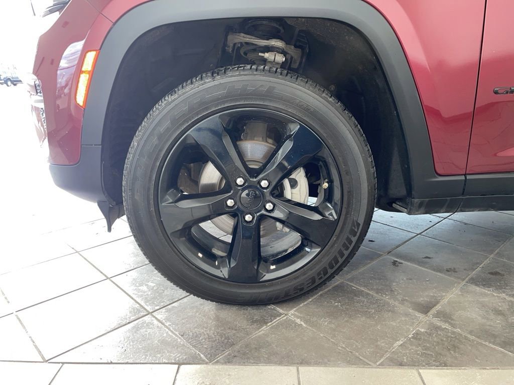 Used 2024 Jeep Grand Cherokee Altitude image 16