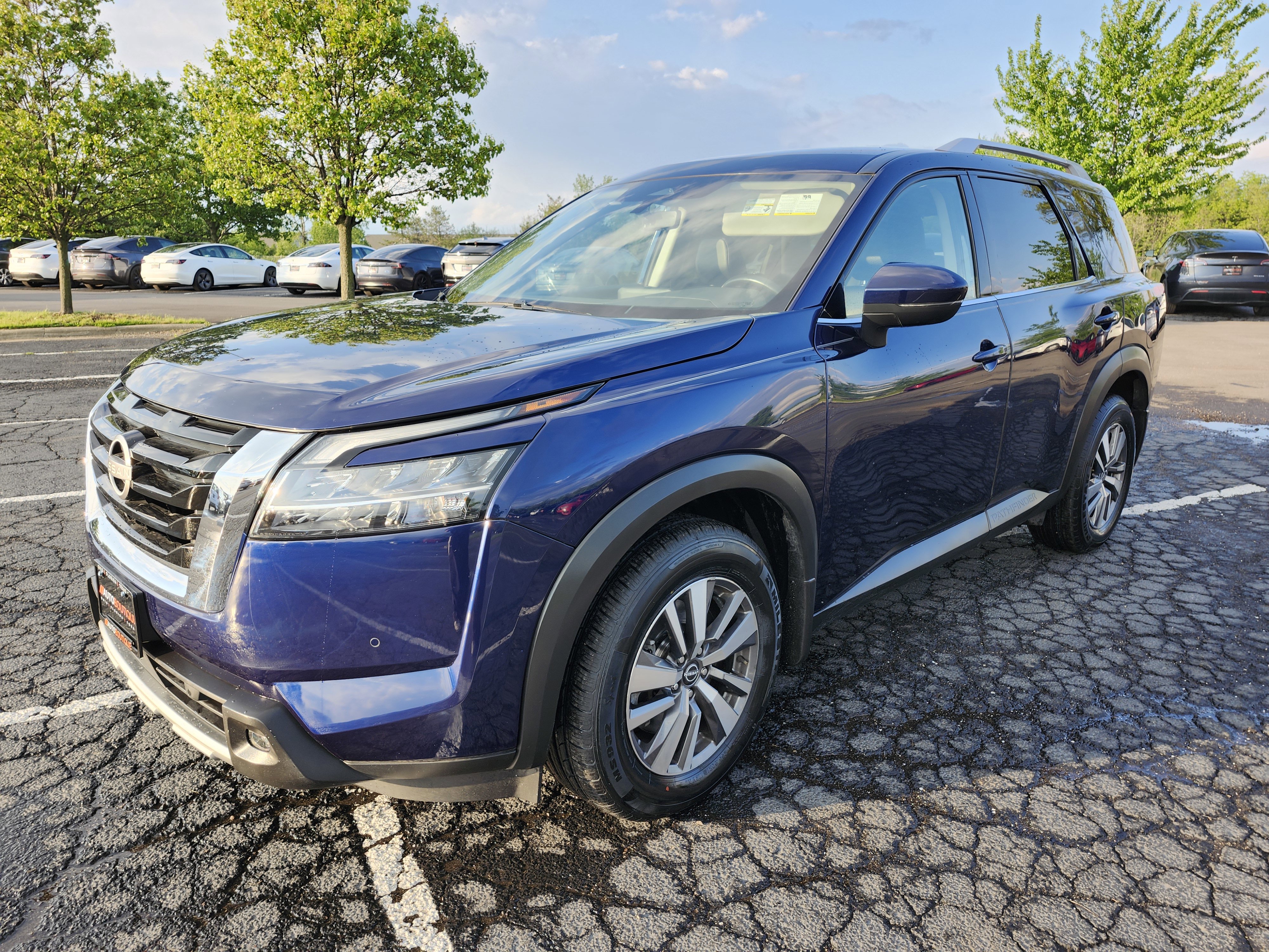 Used 2024 Nissan Pathfinder SL AWD/4WD image 14