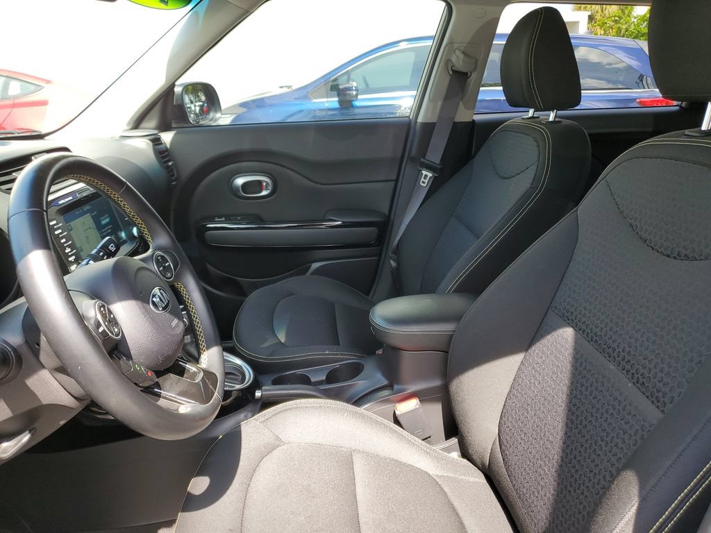Used 2015 Kia Soul + w/ Audio Package FWD image 18