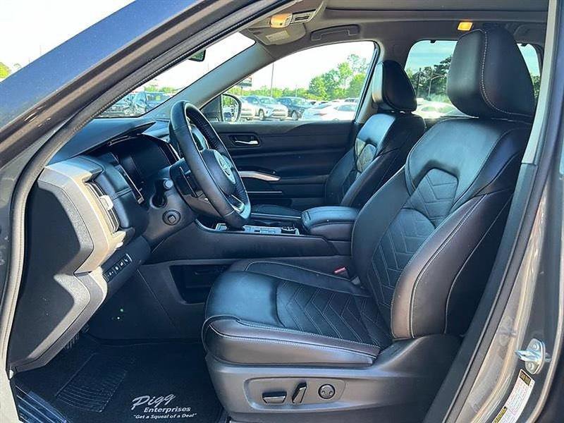 Used 2024 Nissan Pathfinder Platinum w/ Cargo Package AWD/4WD image 14