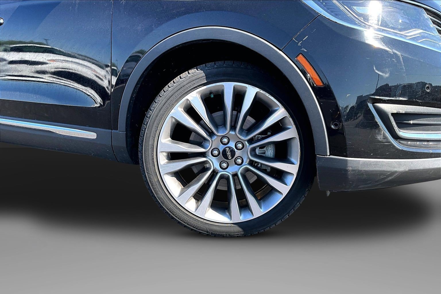 Used 2016 Lincoln MKX Reserve w/ Technology Package AWD/4WD image 2