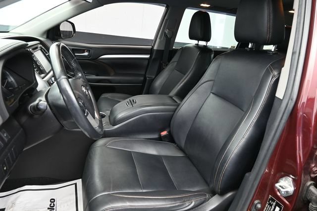 Used 2019 Toyota Highlander XLE FWD image 22