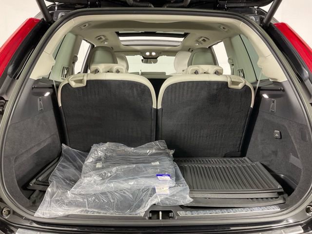 Certified 2023 Volvo XC90 B6 Ultimate w/ Protection Package Premier image 32