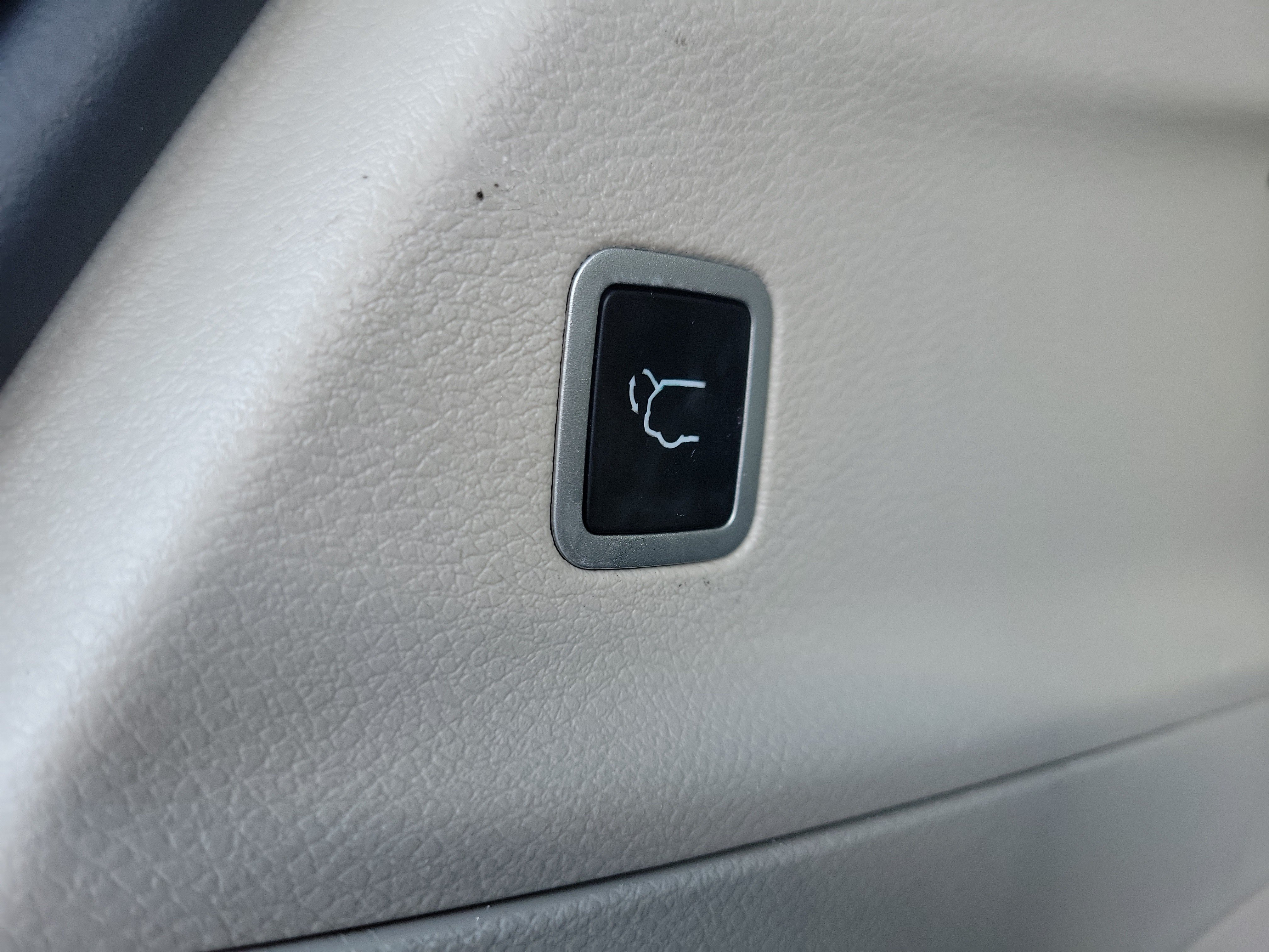 Used 2024 Chrysler Pacifica Touring-L FWD image 12
