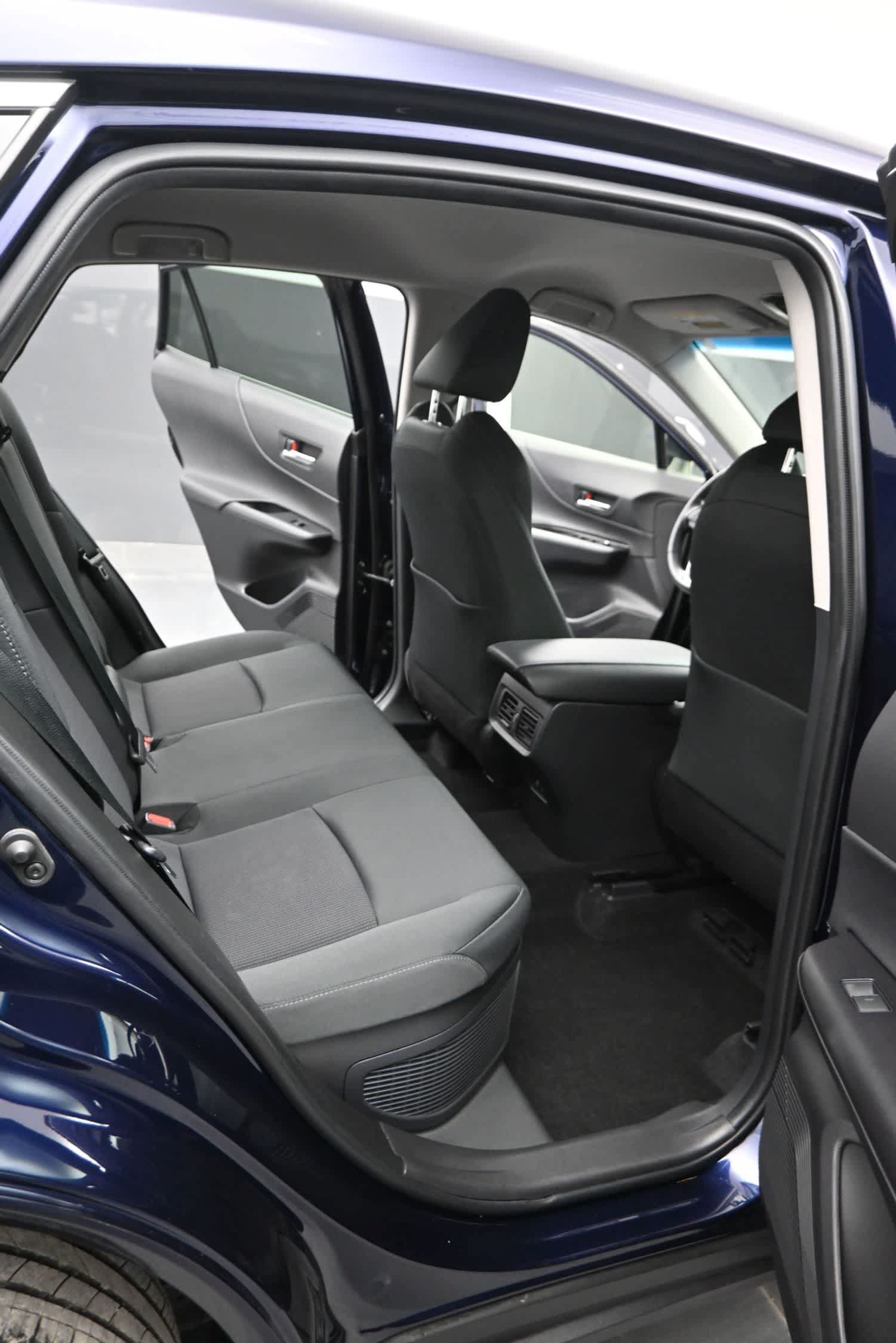 Used 2021 Toyota Venza LE AWD/4WD image 16