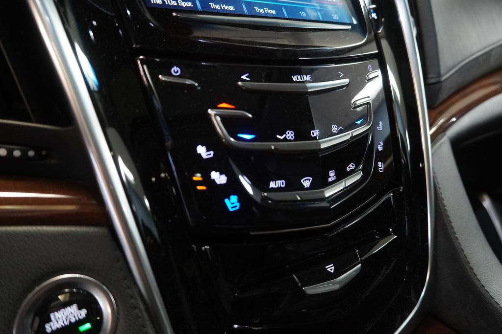 Used 2019 Cadillac Escalade Luxury AWD/4WD image 9