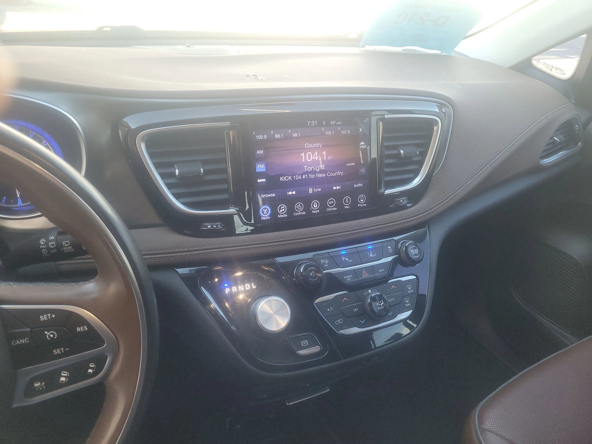 Used 2017 Chrysler Pacifica Limited w/ UConnect Theater Package image 9