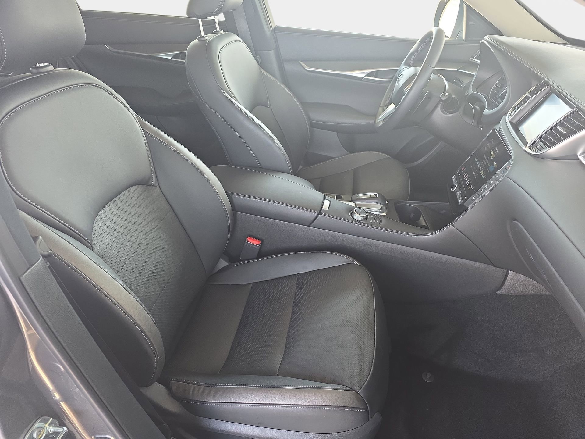 Certified 2025 INFINITI QX50 Luxe image 10