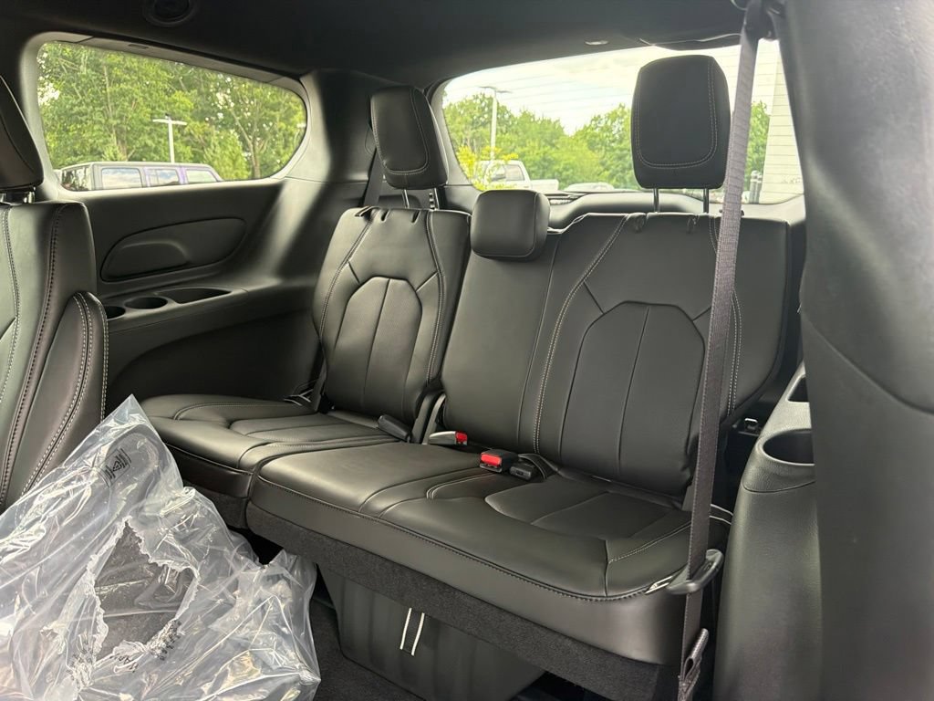 New 2027 Chrysler Pacifica Select AWD/4WD image 18