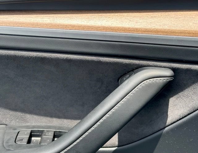Used 2023 Tesla Model Y Long Range AWD/4WD image 28