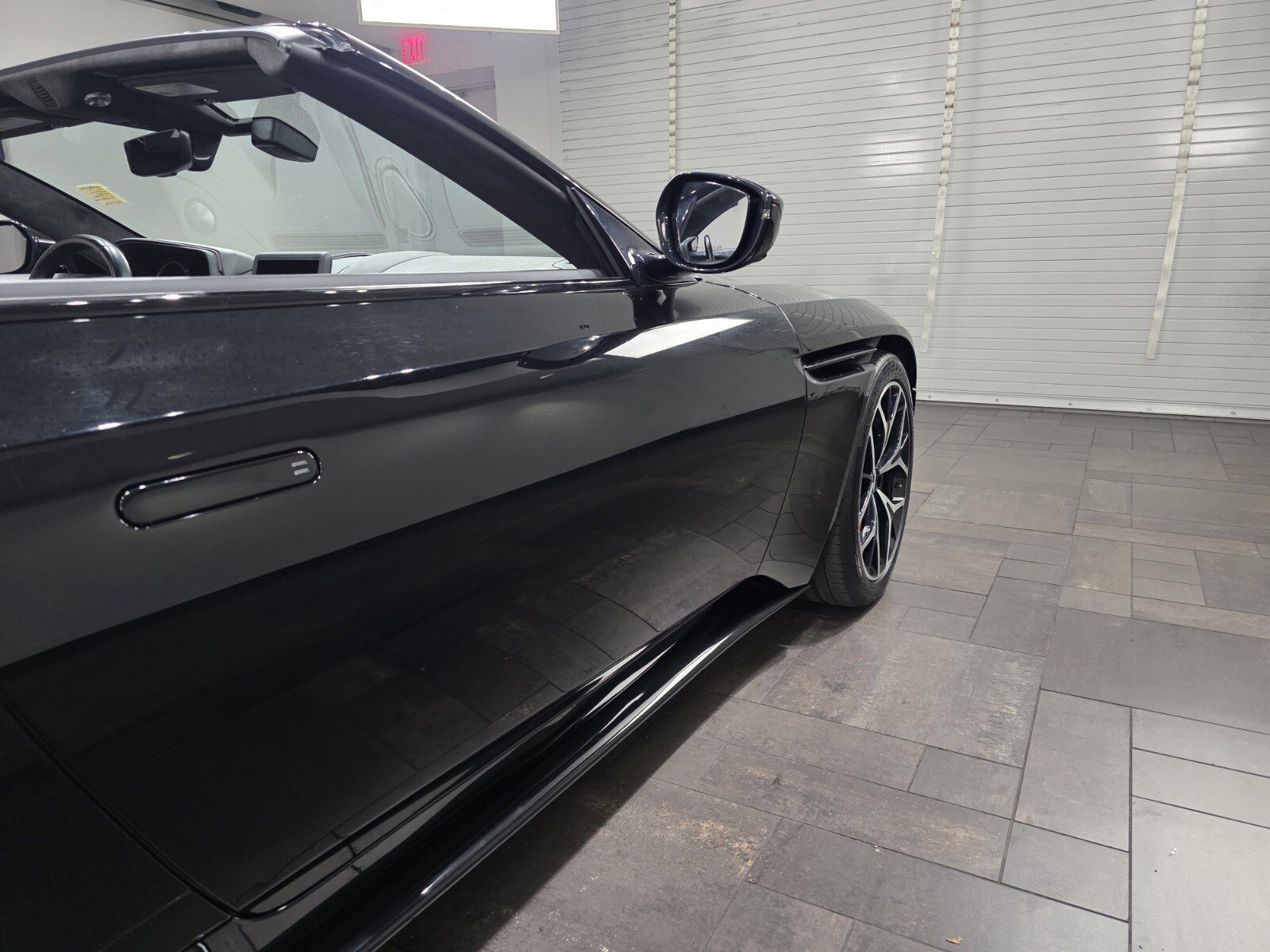 Used 2019 Aston Martin DB11 Volante image 9