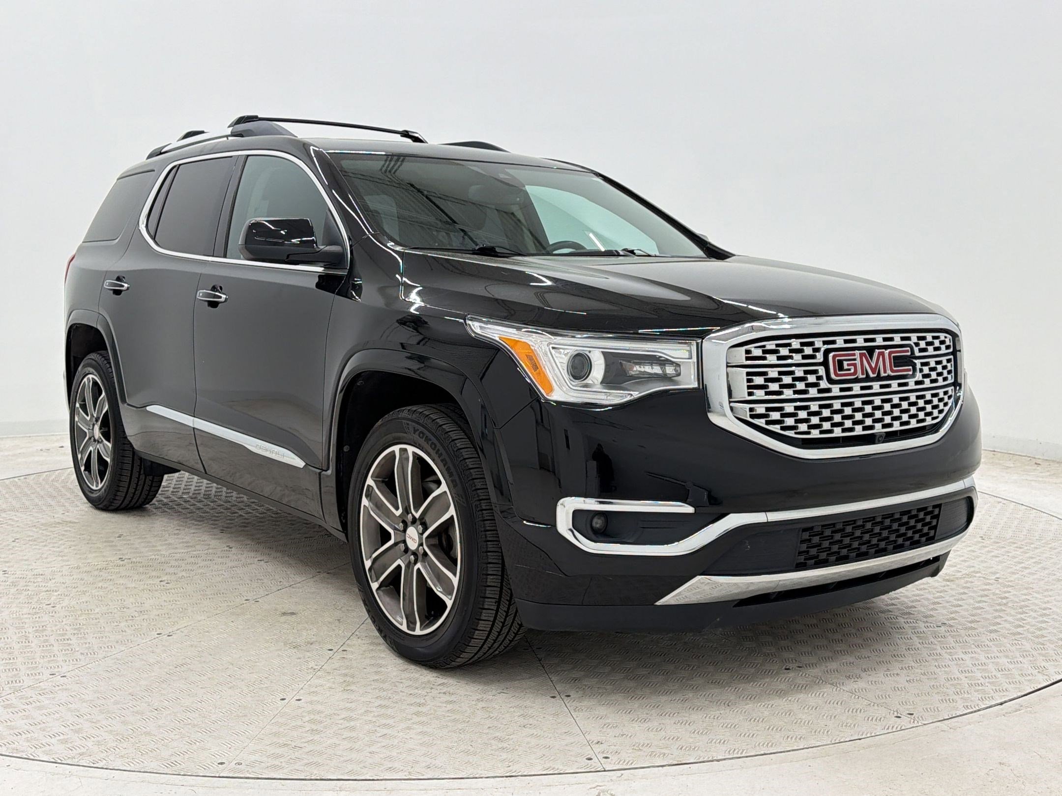 Used 2017 GMC Acadia Denali w/ Technology Package FWD image 7