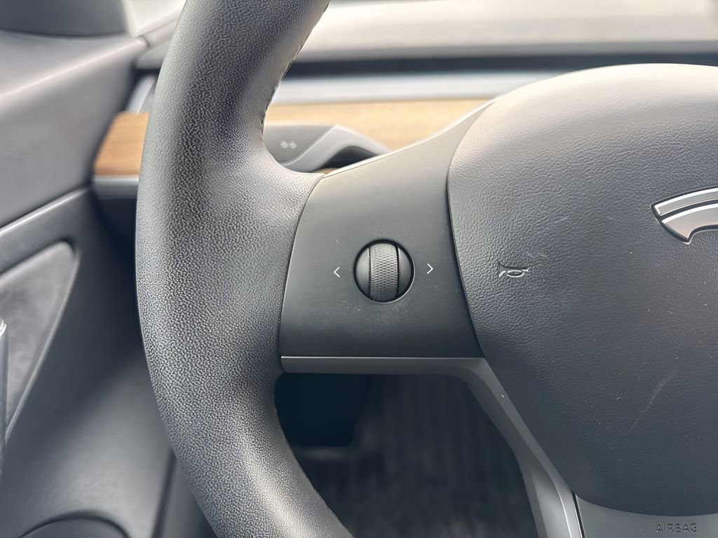 Used 2020 Tesla Model 3 Standard Range Plus image 16