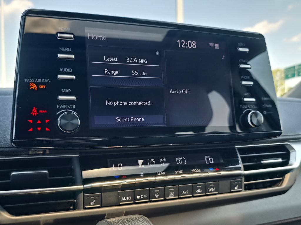 Certified 2024 Toyota Sienna XLE FWD image 28