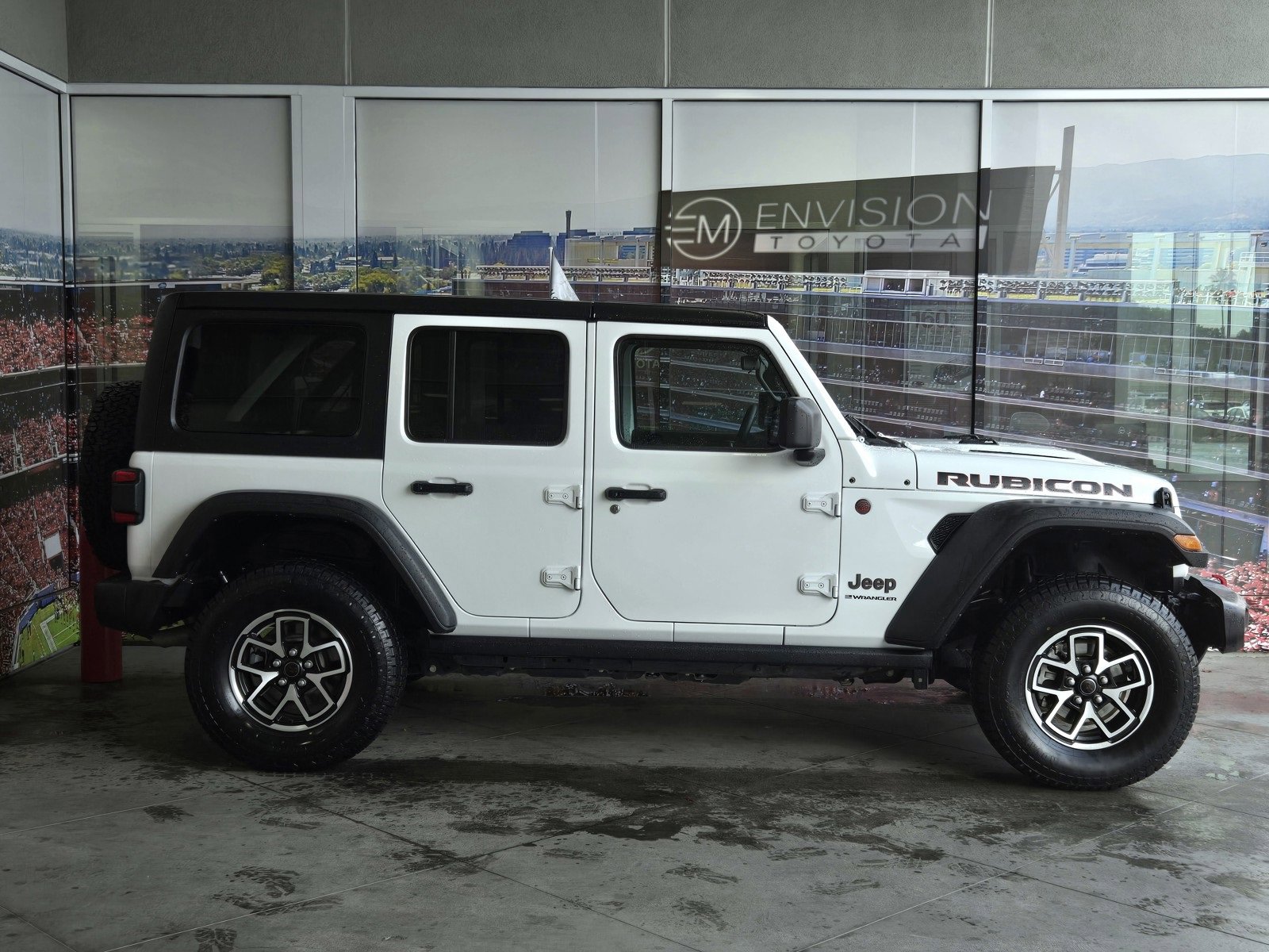 Used 2024 Jeep Wrangler Unlimited Rubicon image 4