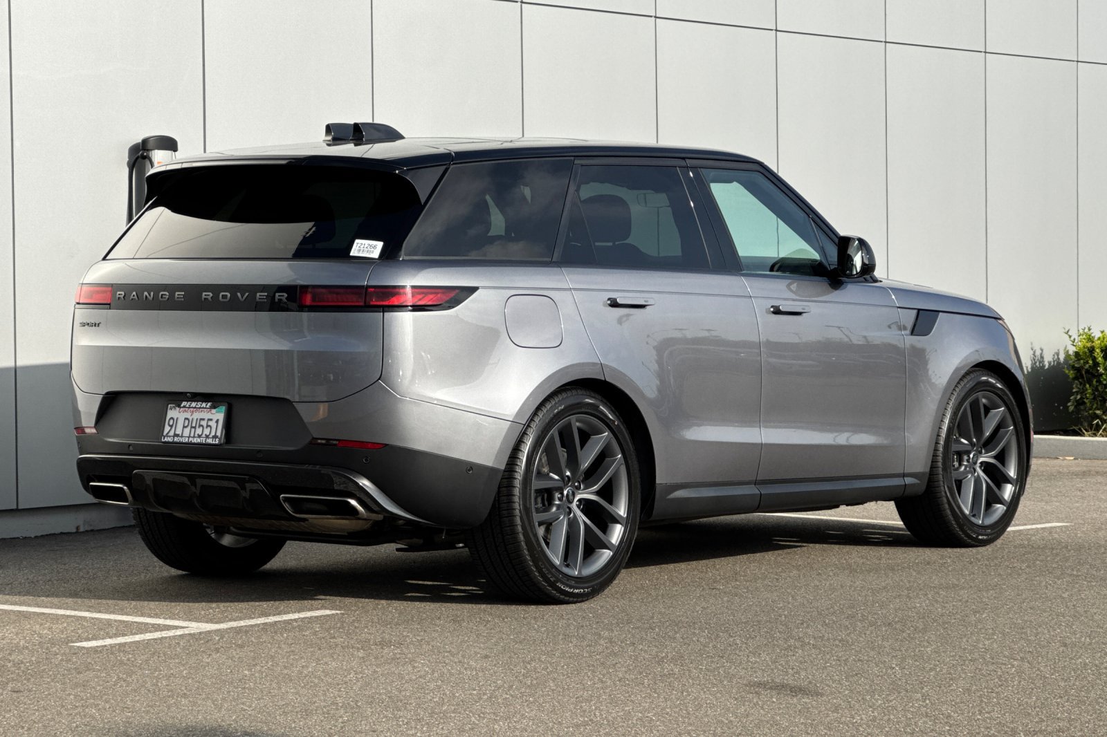 Used 2024 Land Rover Range Rover Sport SE AWD/4WD image 5