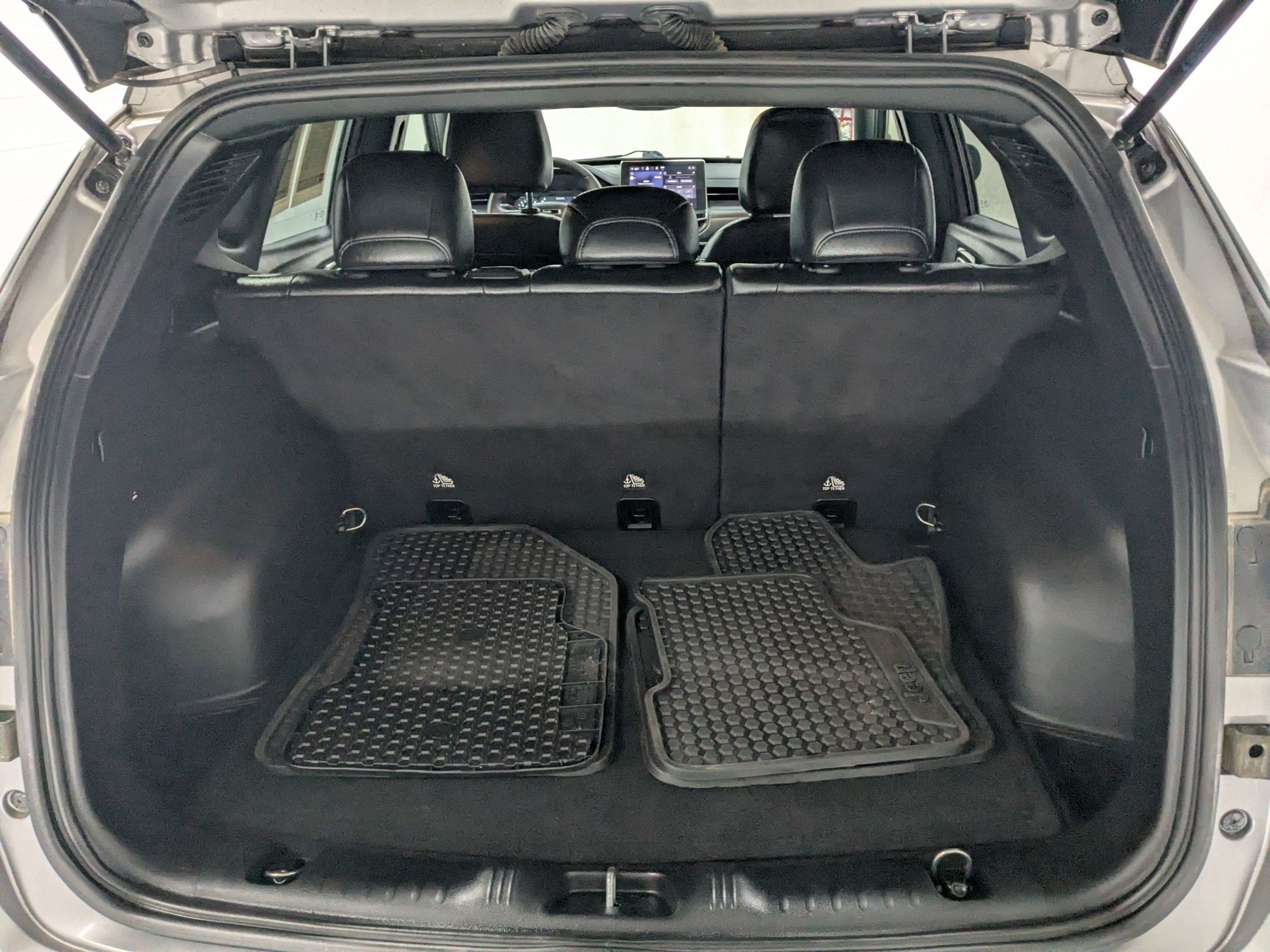 Used 2023 Jeep Compass Trailhawk w/ Trailhawk Convenience Group AWD/4WD image 24