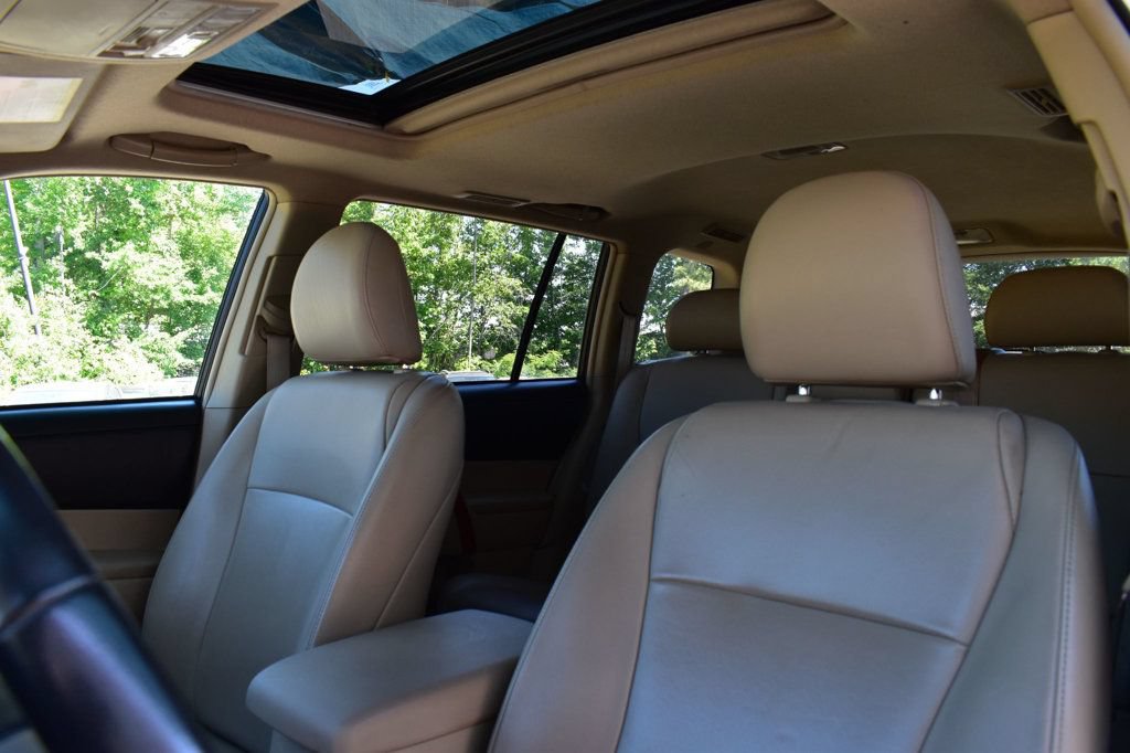 Used 2013 Toyota Highlander Limited AWD/4WD image 12