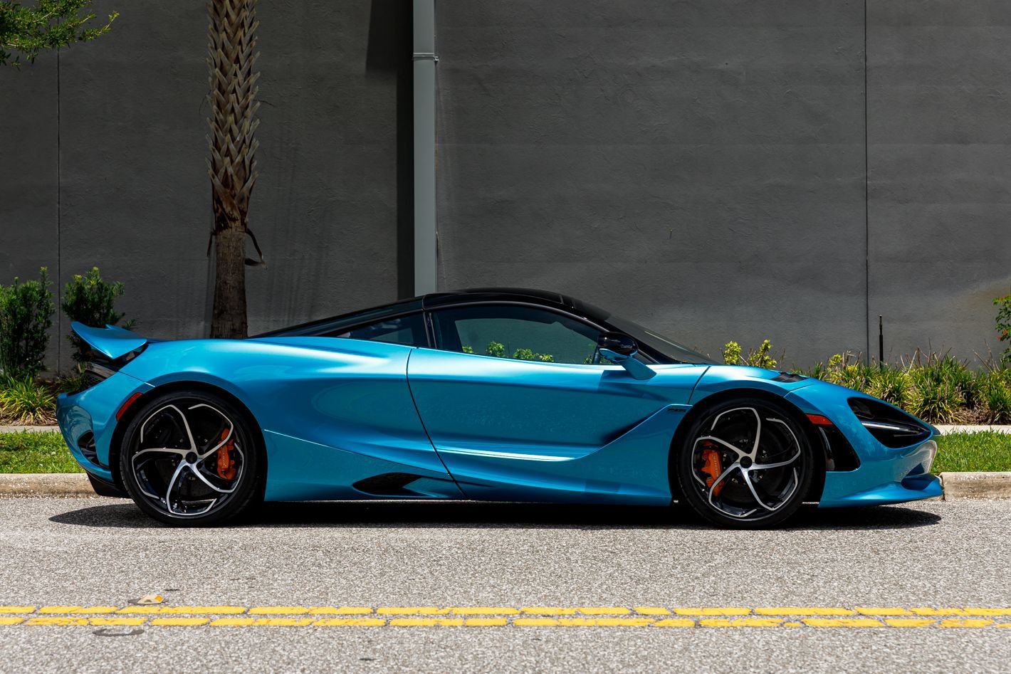 Used 2025 McLaren 750S RWD image 9