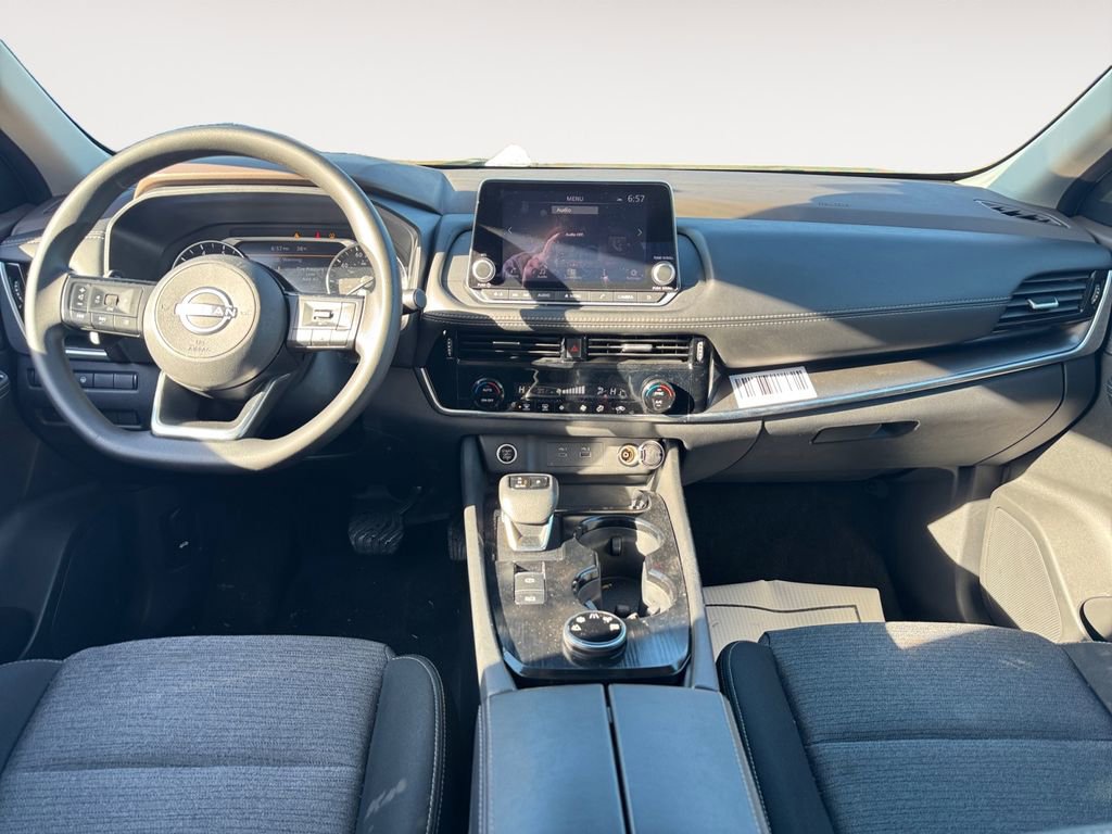 Used 2023 Nissan Rogue SV image 10