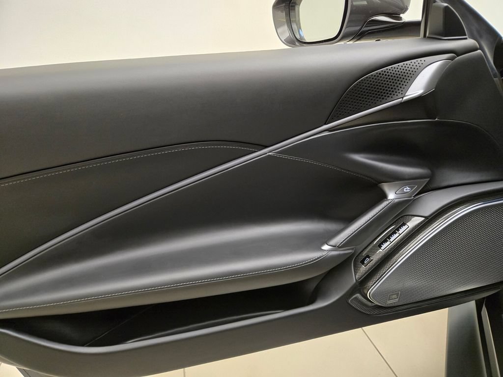 Used 2022 Ferrari Roma RWD image 33