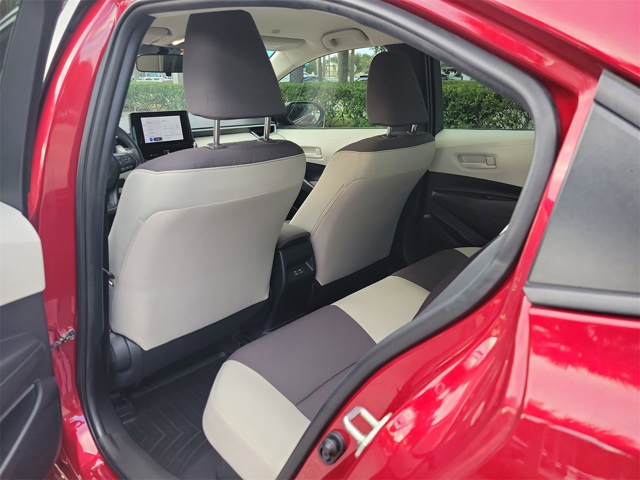 Used 2023 Toyota Corolla LE image 9