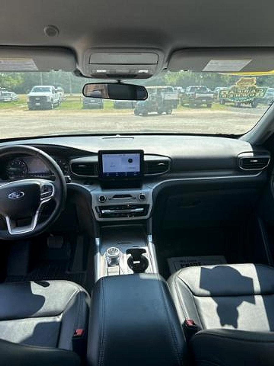 Used 2023 Ford Explorer XLT w/ Equipment Group 202A image 27