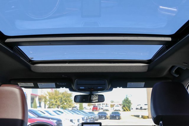 Used 2022 Ford Explorer Platinum w/ Technology Package image 12