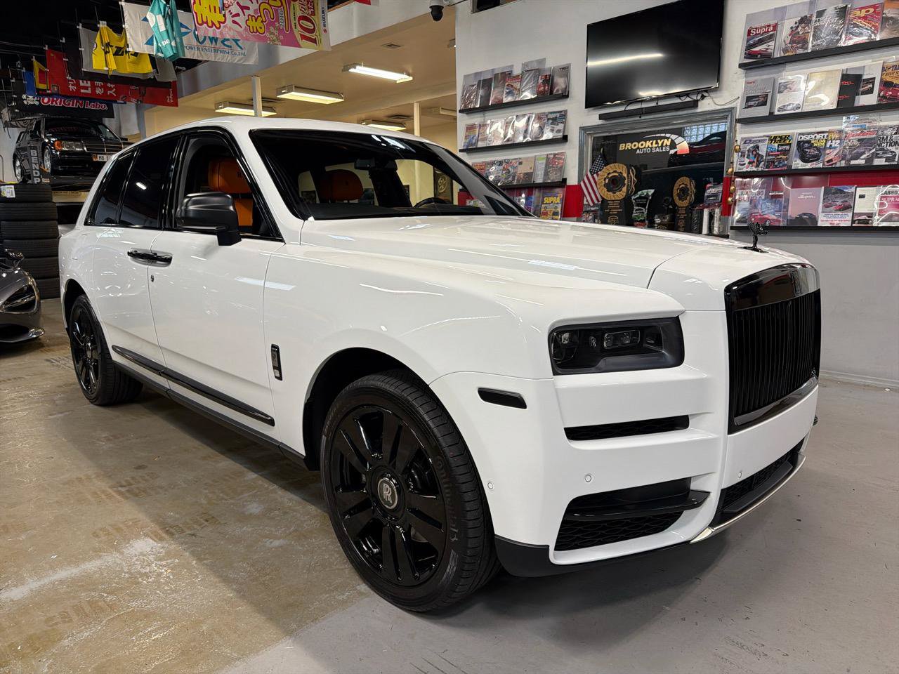 Used 2023 Rolls-Royce Cullinan AWD/4WD image 3