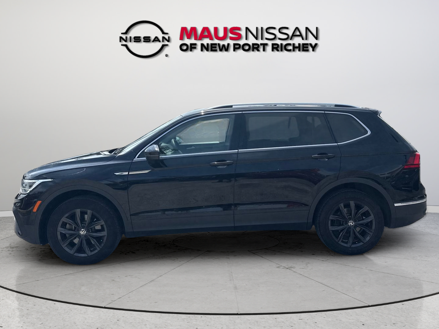 Used 2024 Volkswagen Tiguan SE AWD/4WD image 4