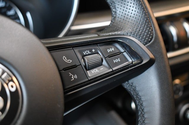 Used 2022 Alfa Romeo Stelvio Ti AWD/4WD image 32